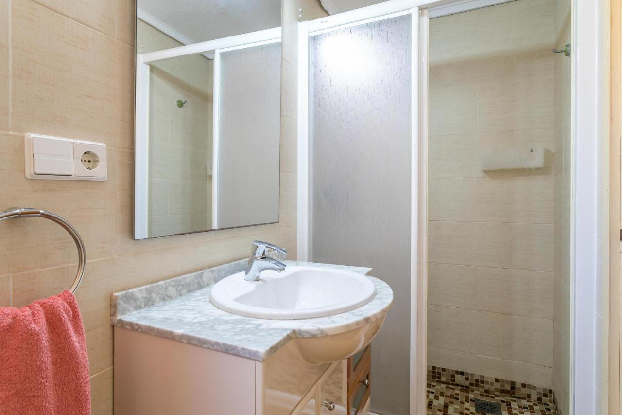 Apartment With Stunning Sea Views ซานตาโปลา ภายนอก รูปภาพ